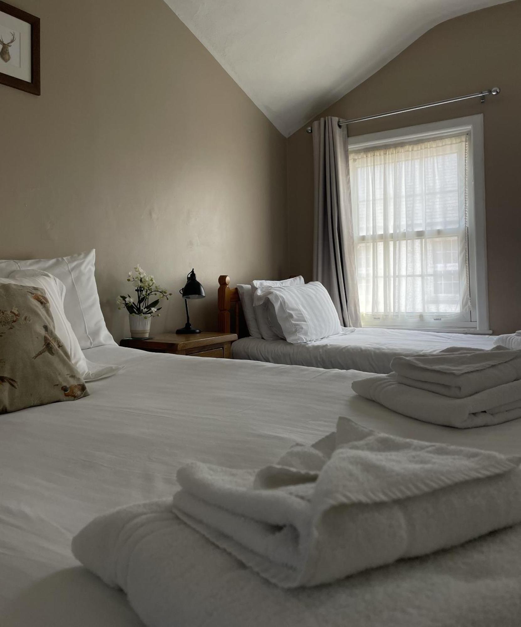 White Hart Hotel Wiveliscombe Zimmer foto